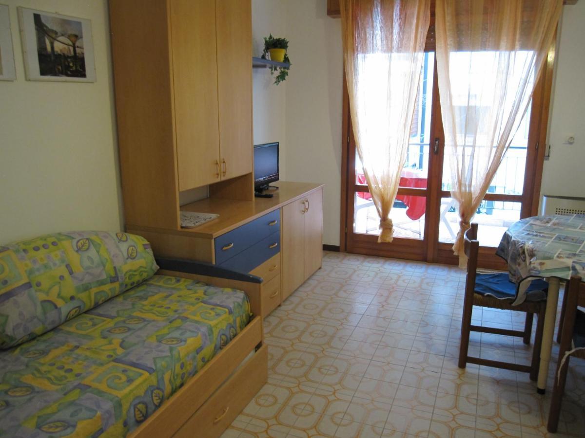Argea Apartment Градо Екстериор снимка